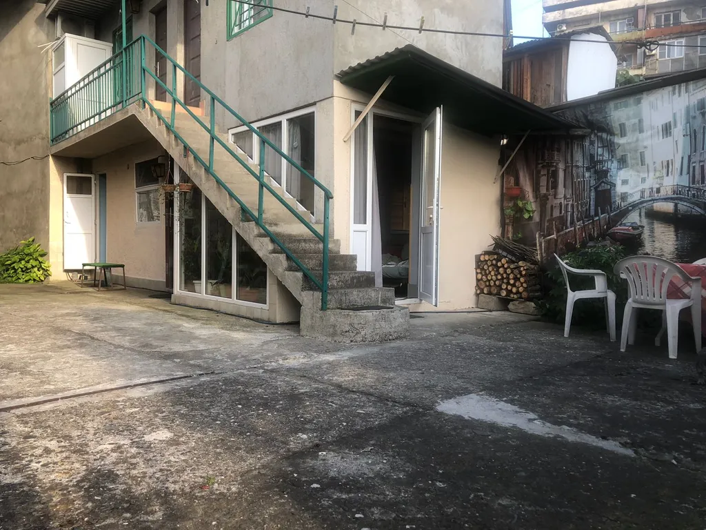 Гостевой дом в центре с зоной отдыха на большую компанию