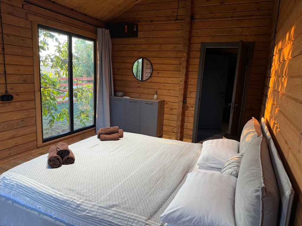 Дом-шале с теплым бассейном и террасой