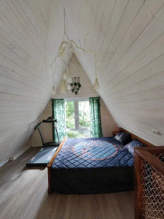 Большой уютный дом в лесу