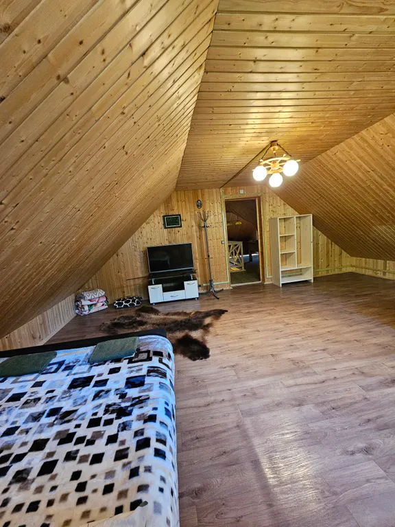 Просторный дом с баней и живым камином