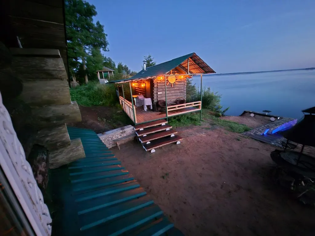 Дом Солнца на берегу озера Сиг