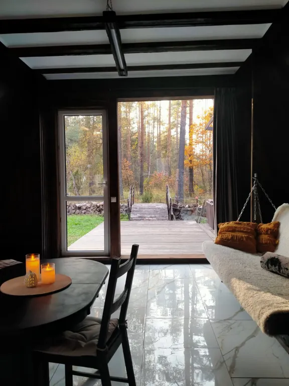 Уютный домик с видом на лес