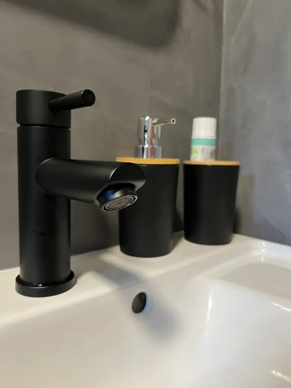 Дом у скалы