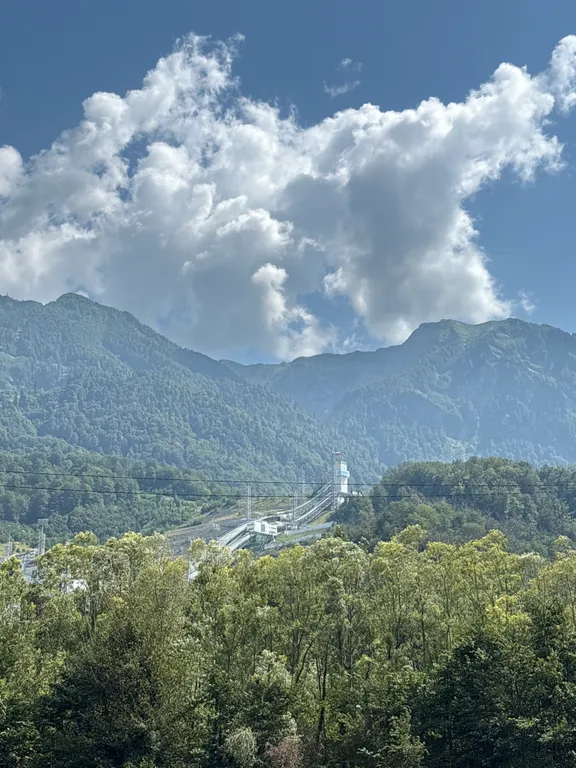 Квартира Делюкс, комната апартамент с балконом/террасой вид на горы, территорию — Сириус