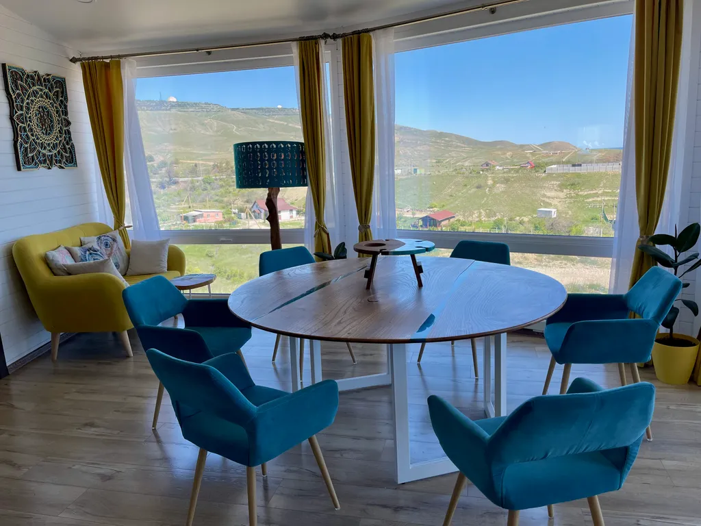 Купольный дом с видом на горы и море