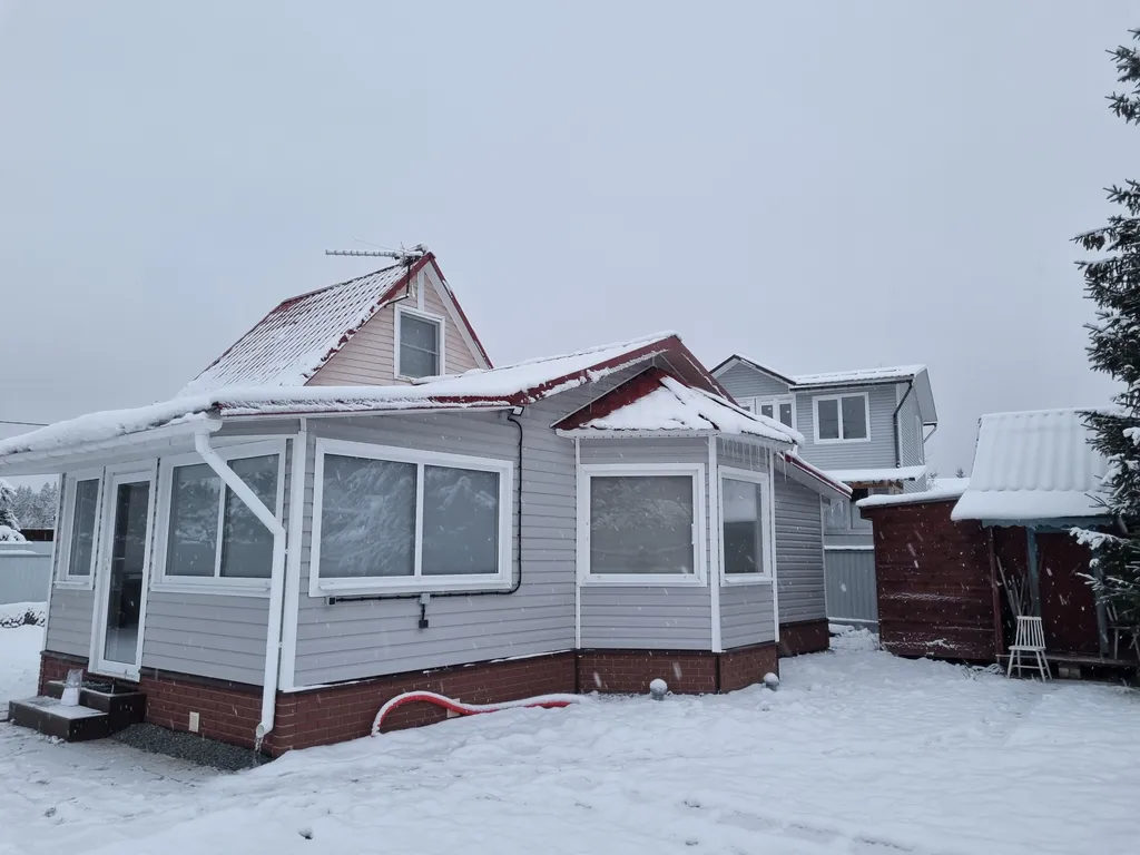 Коттедж Уютный загородный дом с большой гостиной — Стеклянный