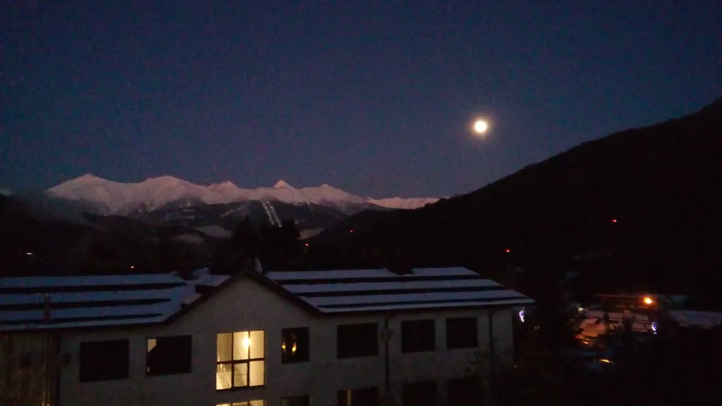 Студия с видом на Горы в центре