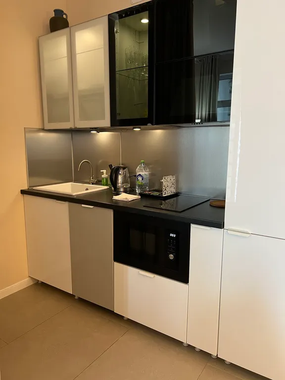 Стильная студия в ЖК Спутник с панорамной лоджией с видом на бухту