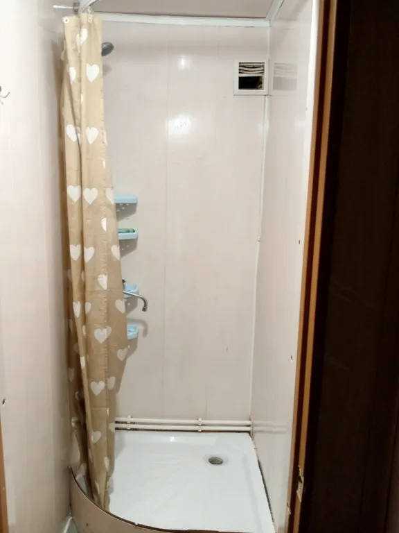 Уютная комната с балконом октябрьский район