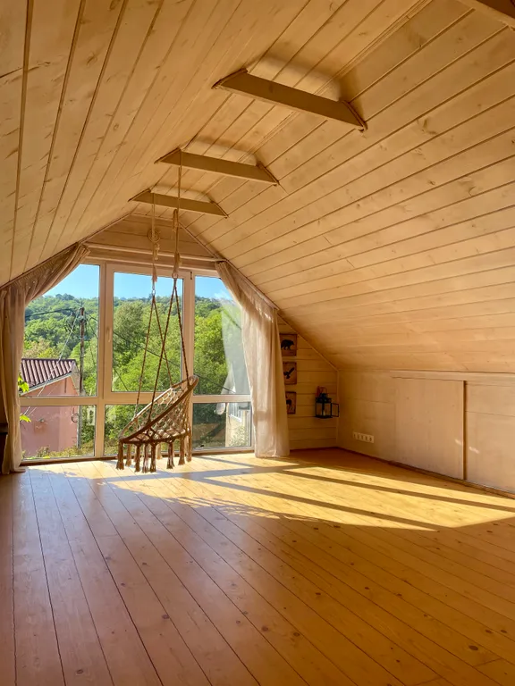 Уютный дом с просторной территорией