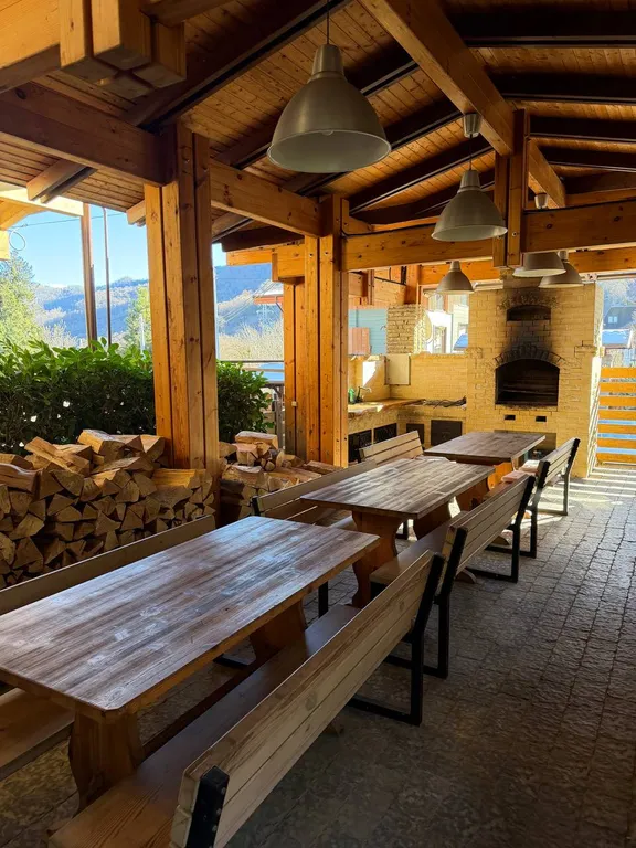 Квартира с 2 каминами в центре