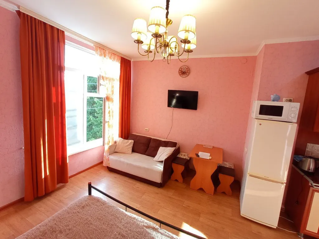 Комфортная квартира-студия в центре Алупки у дворца