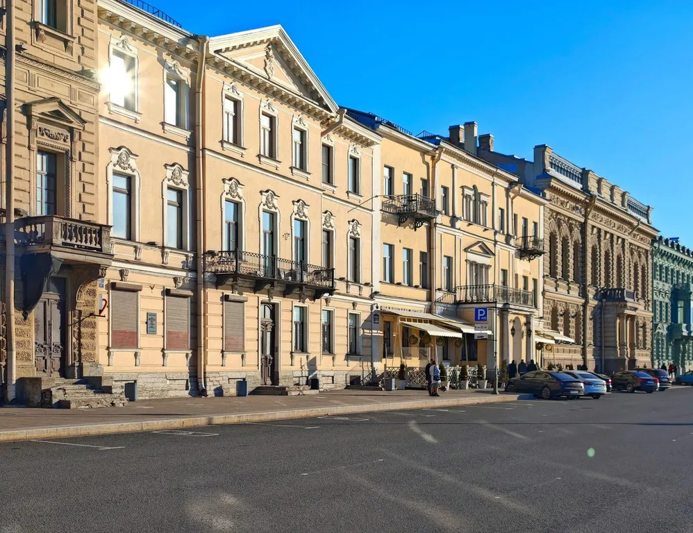 Квартира 2-комнатная квартира с балконом и панорамным видом на центральную акваторию Невы — Санкт-Петербург