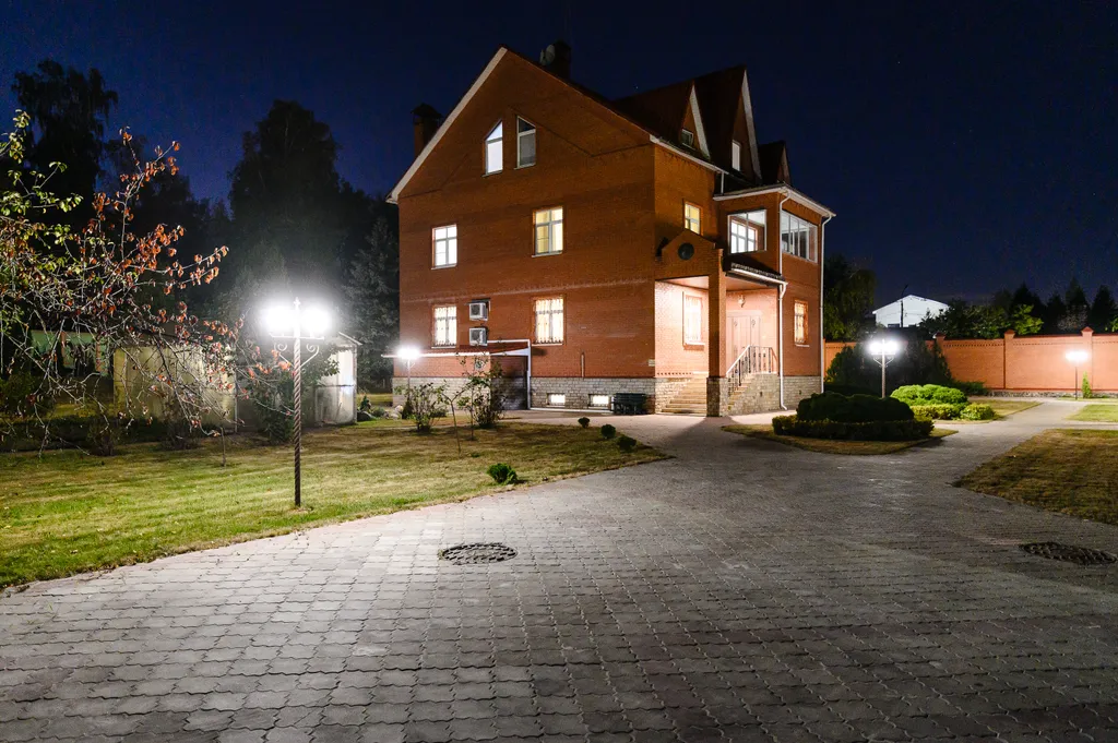 Коттедж Дом в элитном поселке с бассейном и сауной! — Вешки