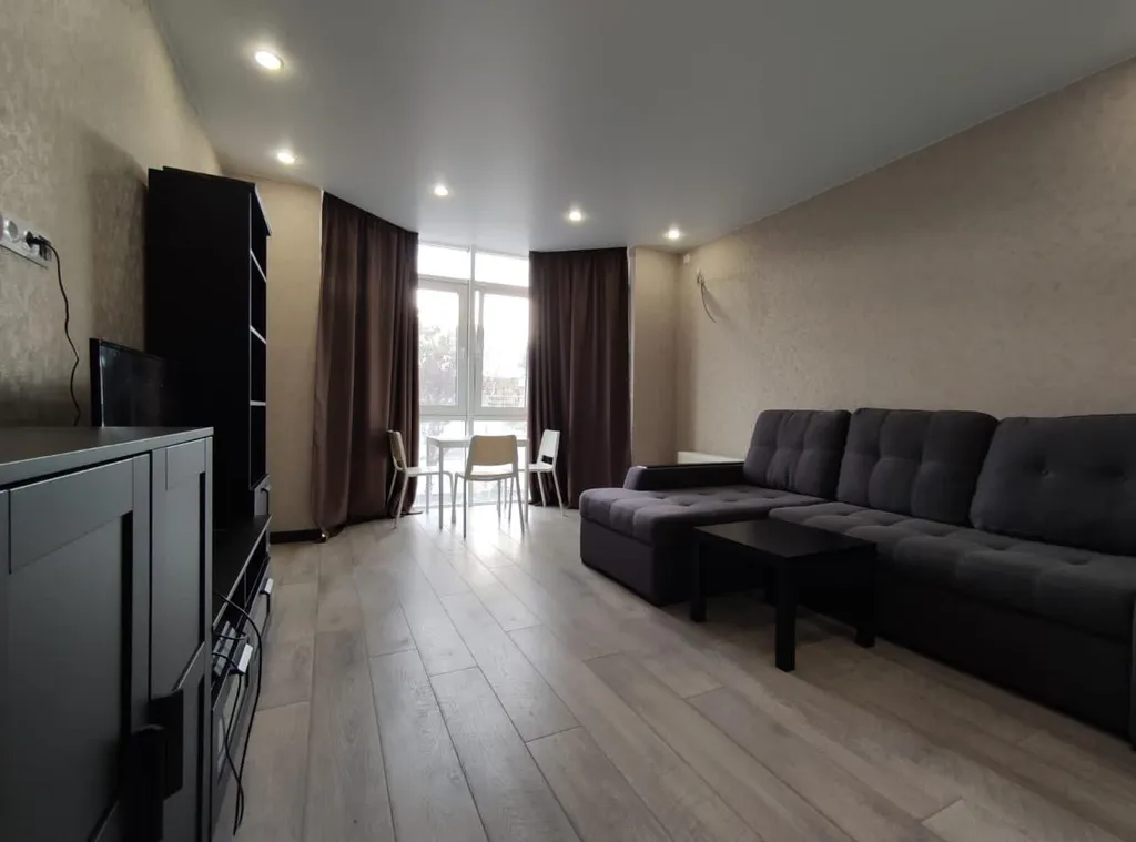 Квартира с панорамным окном, в престижном ЖК