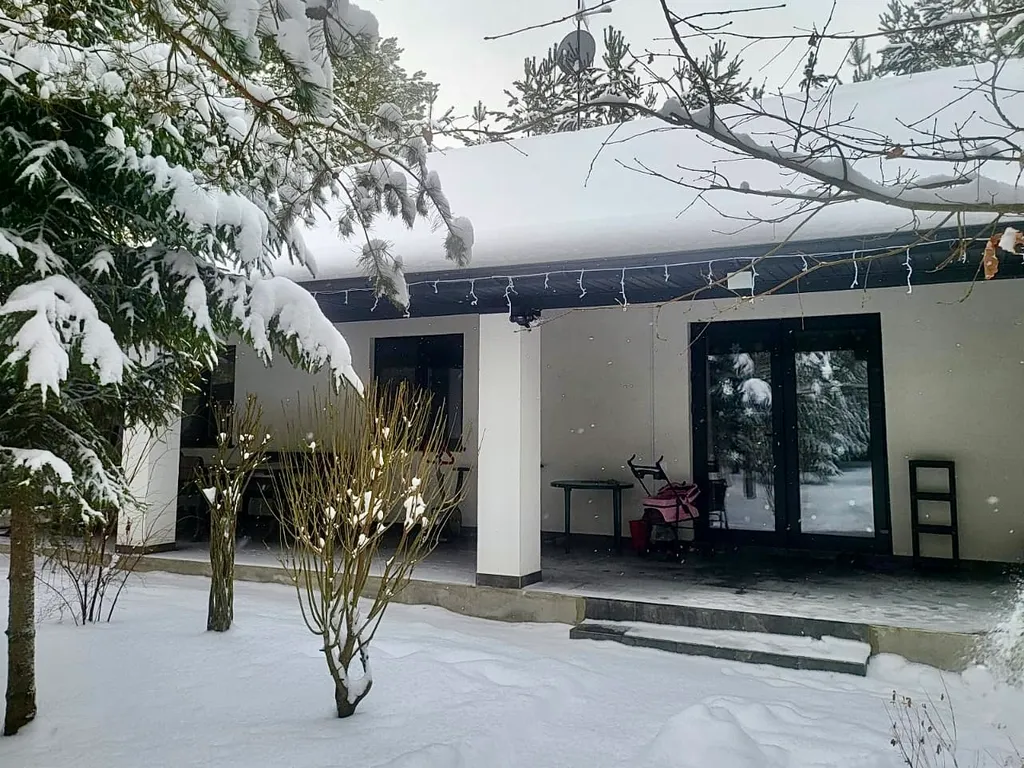 Уютный дом в лесу на 3 семьи