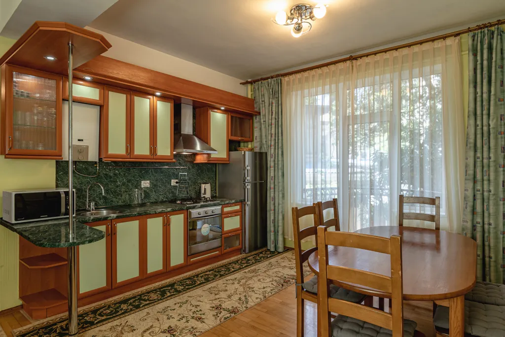 Уютные Апартаменты в центре города с 3-балконами