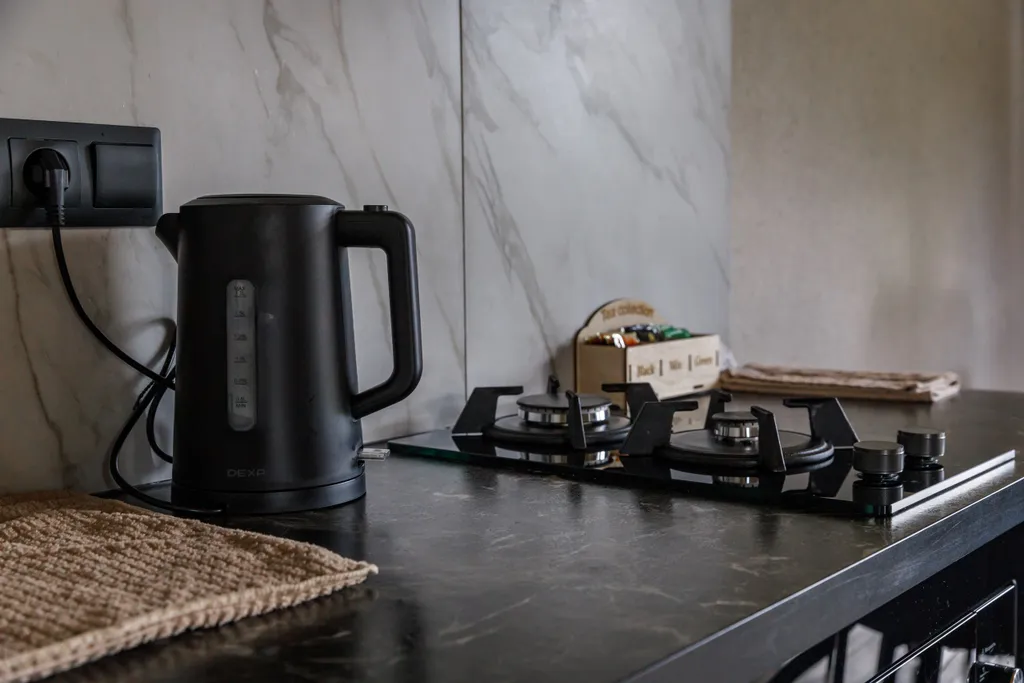 Уютный коттедж в лесу у пруда