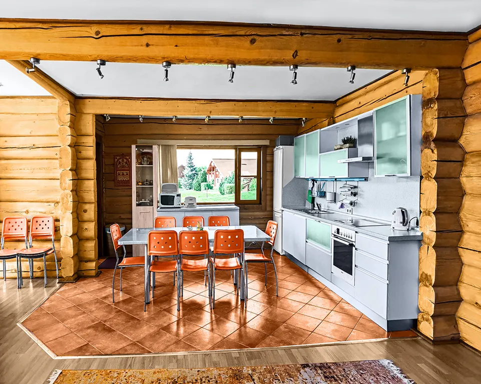 Коттедж в лесу с видом на озеро