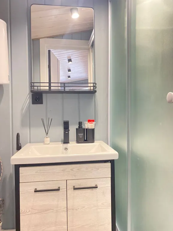 Душевный домик с баней в лесу