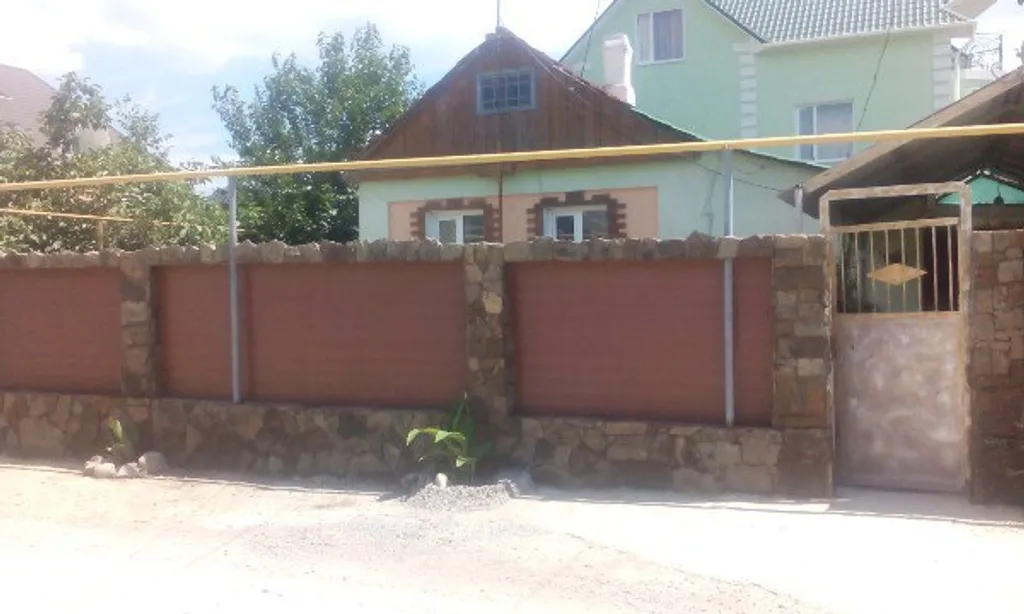 Трёхкомнатный дом в центре Судака)