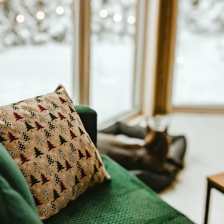 Уютный дом в лесу