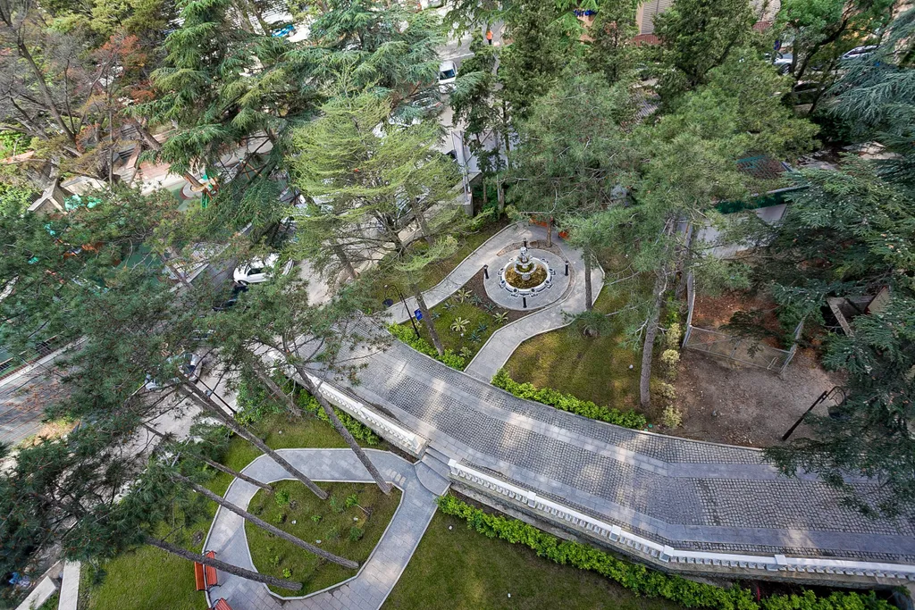 Студия с дизайнерским ремонтом в парковой зоне с террасой