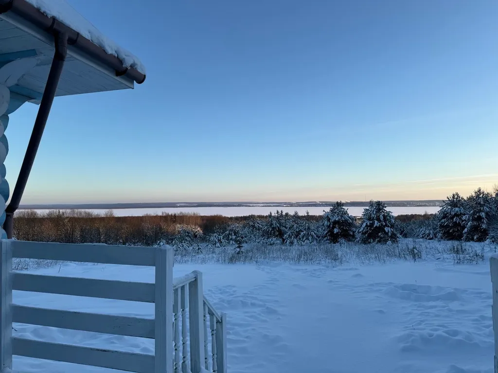 Двухэтажный дом с видом на Галичское озеро