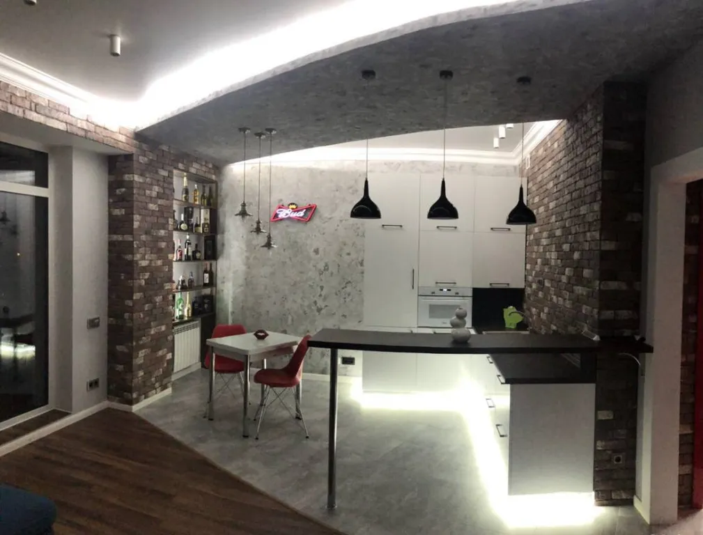 Студия с дизайнерским ремонтом