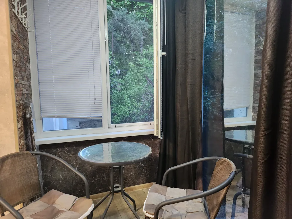 Уютная новая студия с садом на москольце