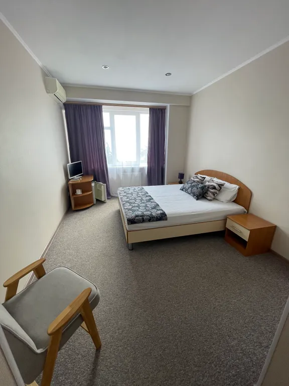 Уютный двухместный номер с двуспальной кроватью и видом на море