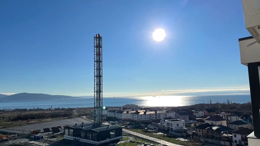 Слоники с видом на море Пик Южный