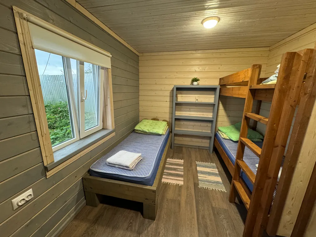 Полдома на берегу озера на базе кемпинга