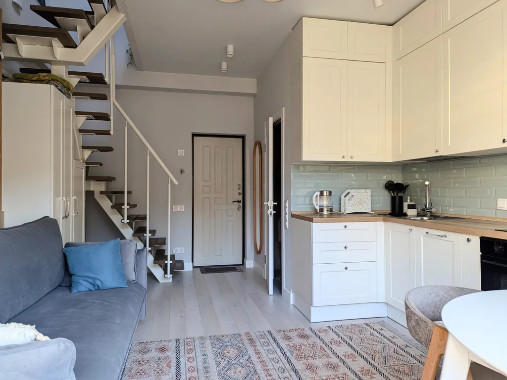 Двухуровневая квартира с балконом в центре