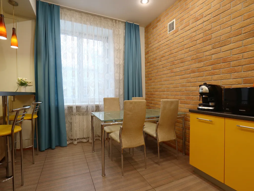 Уютная двухкомнатная квартира в центре с видом на Театральную Площадь