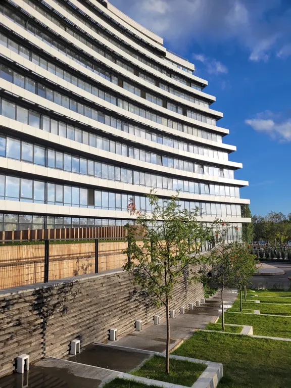 1-комнатная в доме бизнес-класса, рядом с парком Дельфин