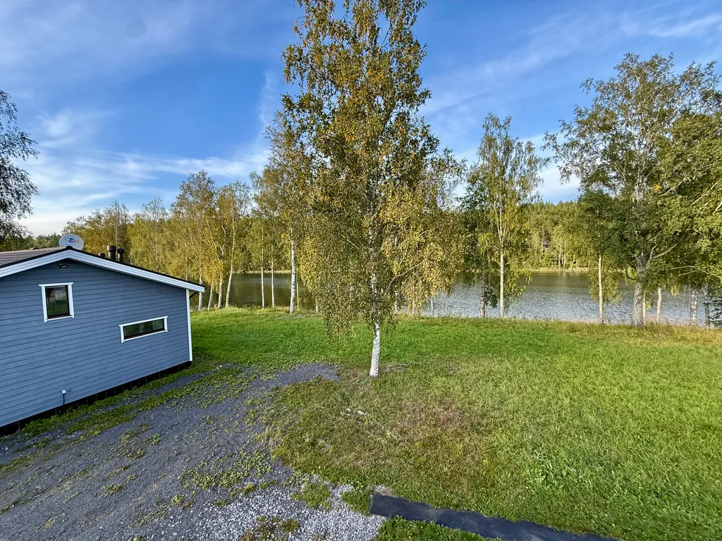 Домик с озером