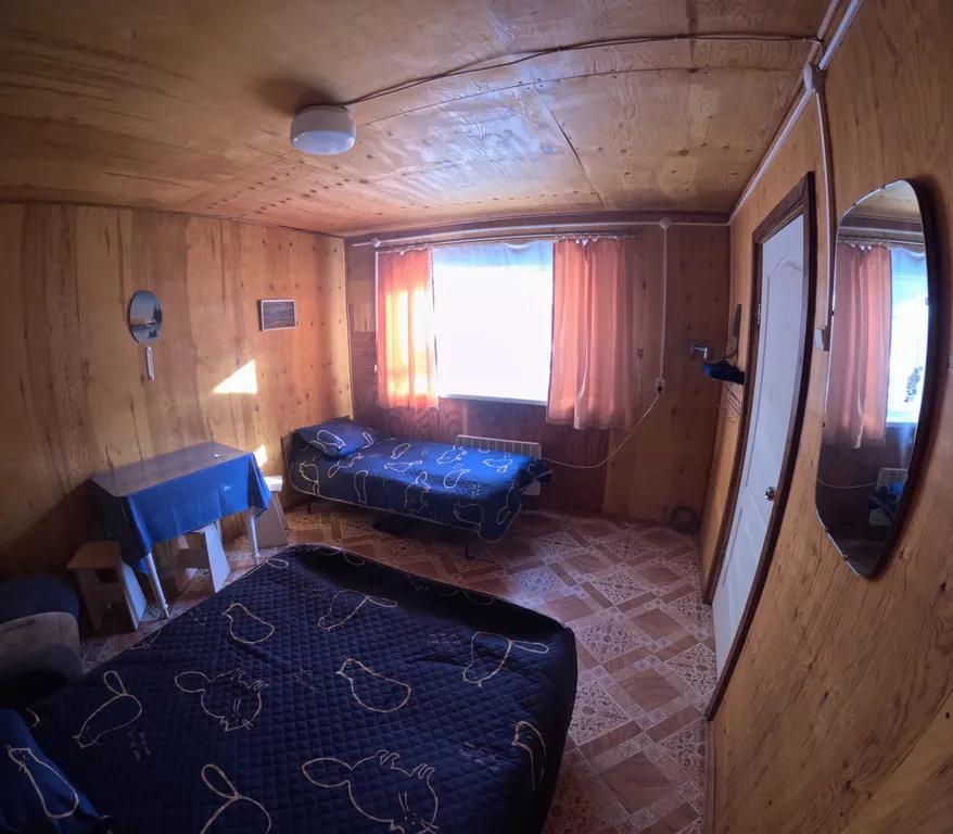 Комната на берегу Байкала