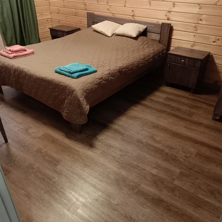 Дом на песчаном берегу озера