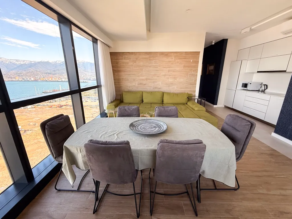 Трехкомнатная квартира на берегу моря, Porta Batumi Tower