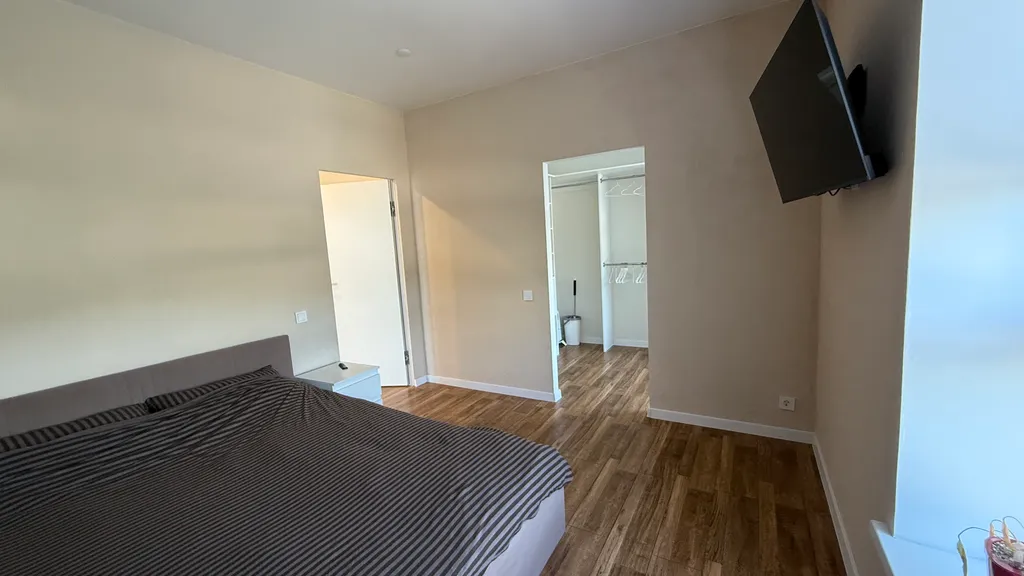 Квартира с панорамным окном в ЖК Оазис во Владивостоке с парковкой