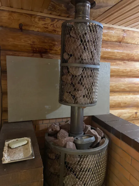 Сказочный дом в лесу