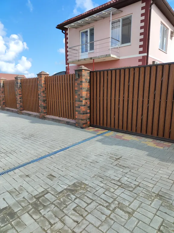 Просторный дом на море