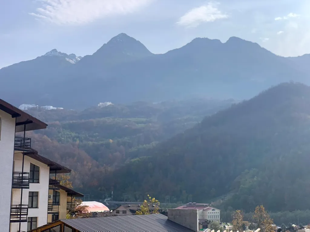 Дом с шикарным видом на горы, с теплым бассейном и баней на дровах