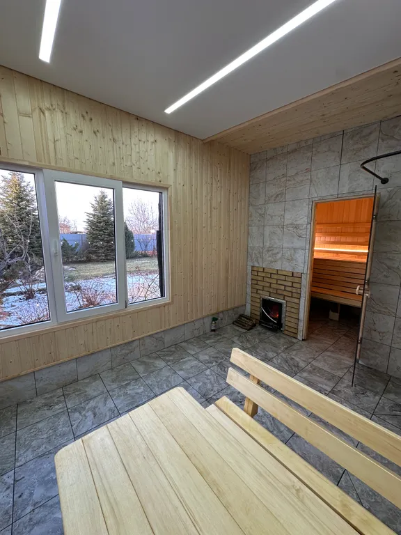 Дом на берегу залива реки Волга