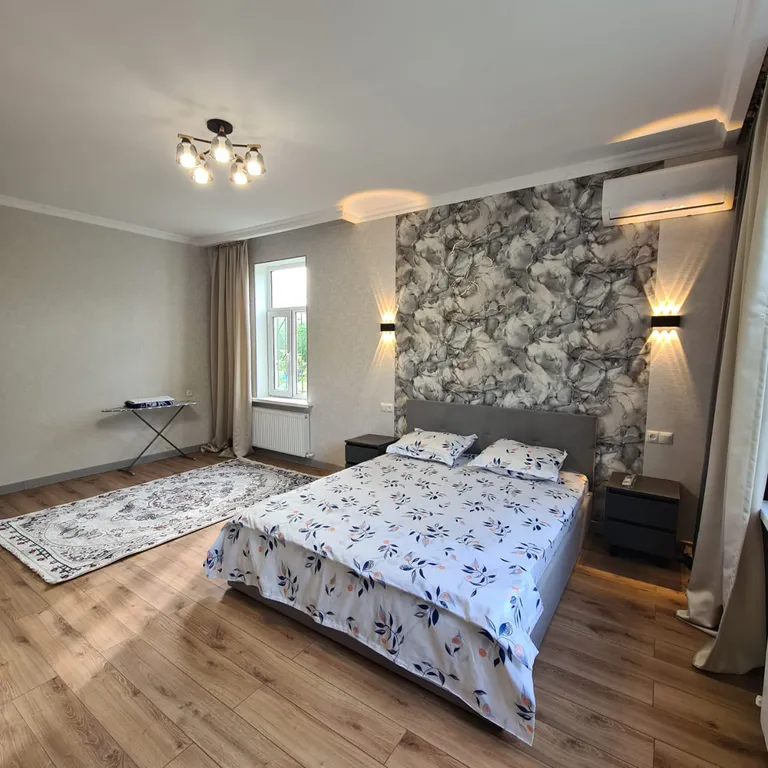 Рядом есть акимат, парки