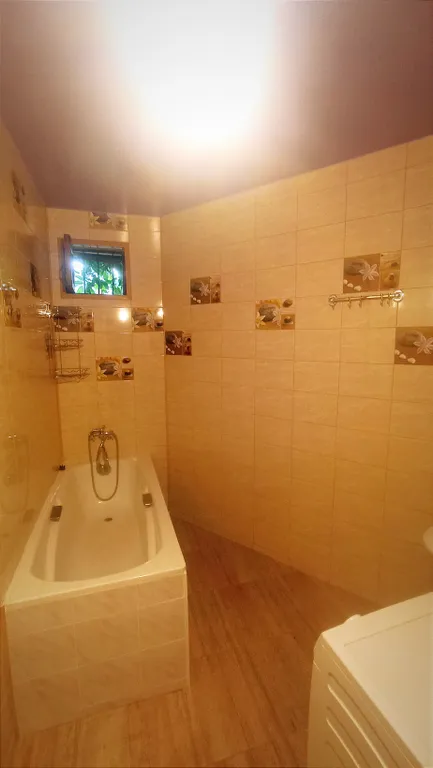 Дом с балконом