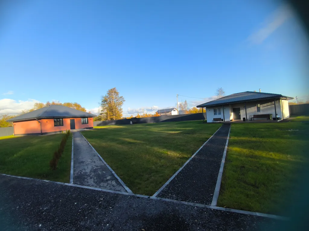 Современный коттедж в пригороде с баней и горячим чаном