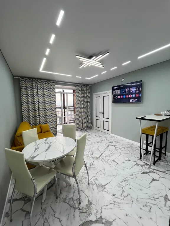 У ресторана! 14-й этаж и с видом на город.