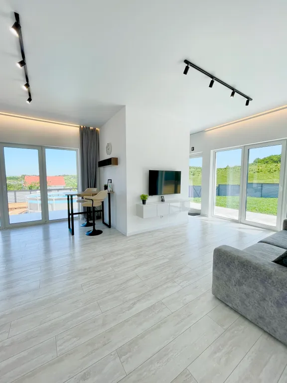 Уютный приватный дом с бассейном в горах среди виноградников